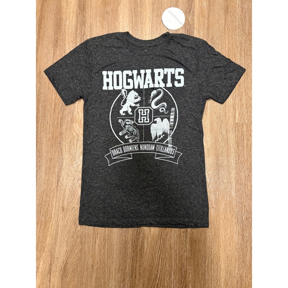Harry Potter Hogwarts Crest Graphic T-Shirt Charcoal Gray Heather Mens Small NWT
